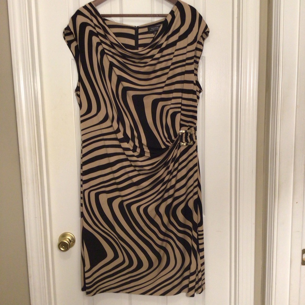 Tahari Arthur S Levine Black and Tan Dress Size 16W